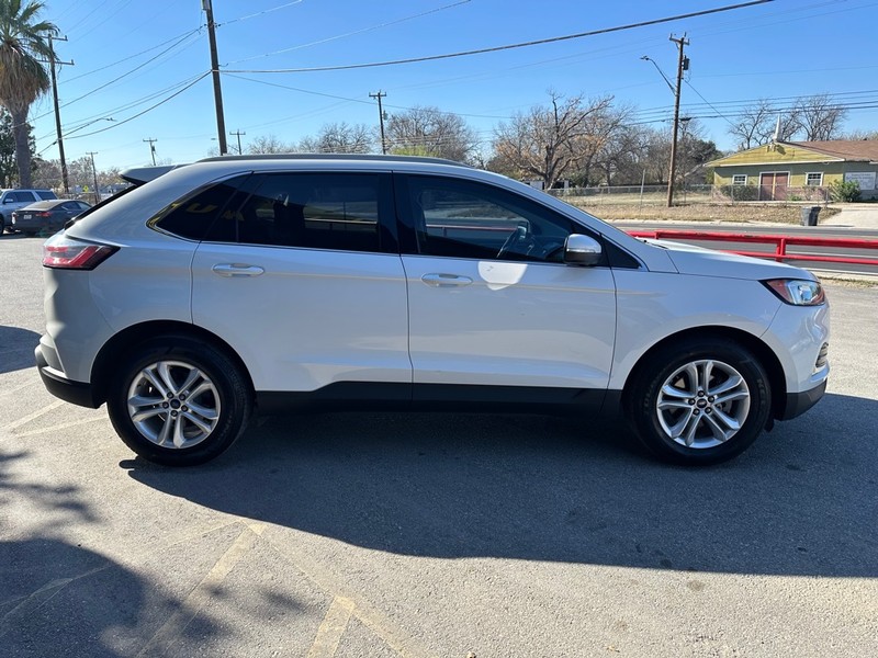 Ford Edge Vehicle Full-screen Gallery Image 04