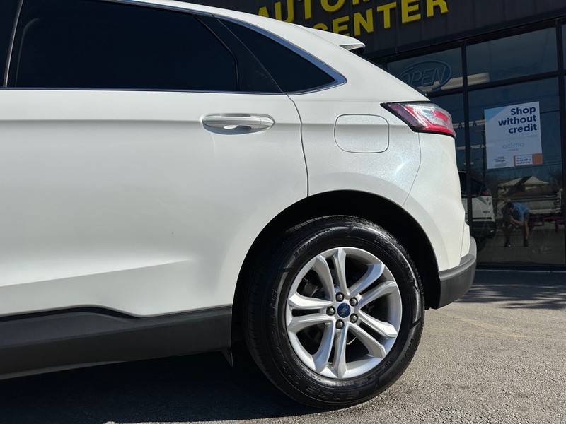 Ford Edge Vehicle Full-screen Gallery Image 06