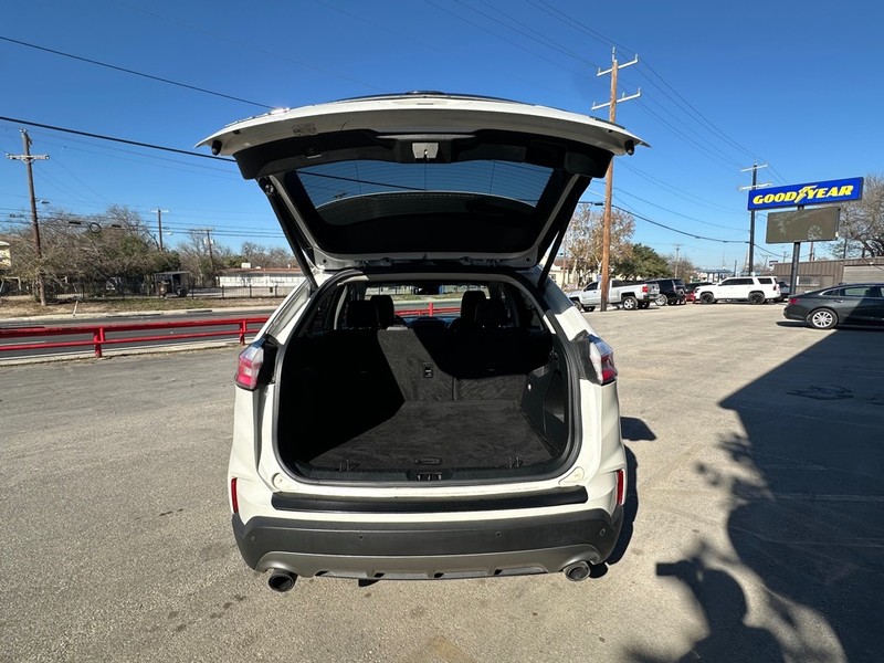 Ford Edge Vehicle Full-screen Gallery Image 10