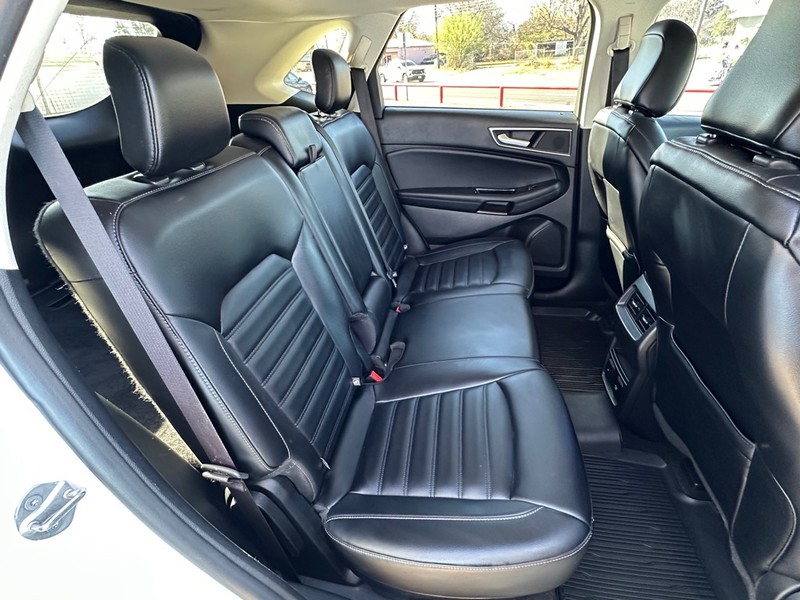 Ford Edge Vehicle Full-screen Gallery Image 11