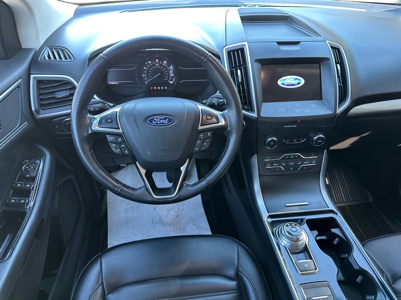 Ford Edge Vehicle Full-screen Gallery Image 14
