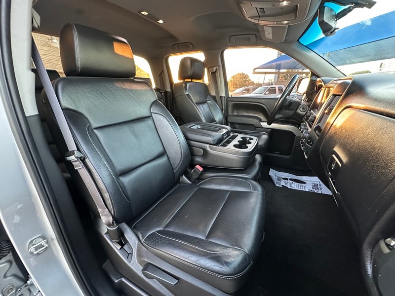 Chevrolet Silverado 1500 Vehicle Full-screen Gallery Image 18