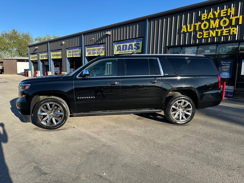Chevrolet Suburban Vehicle Full-screen Gallery Image 03