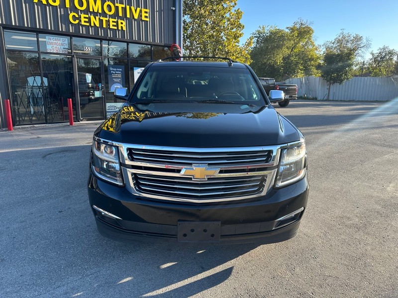 Chevrolet Suburban Vehicle Full-screen Gallery Image 07