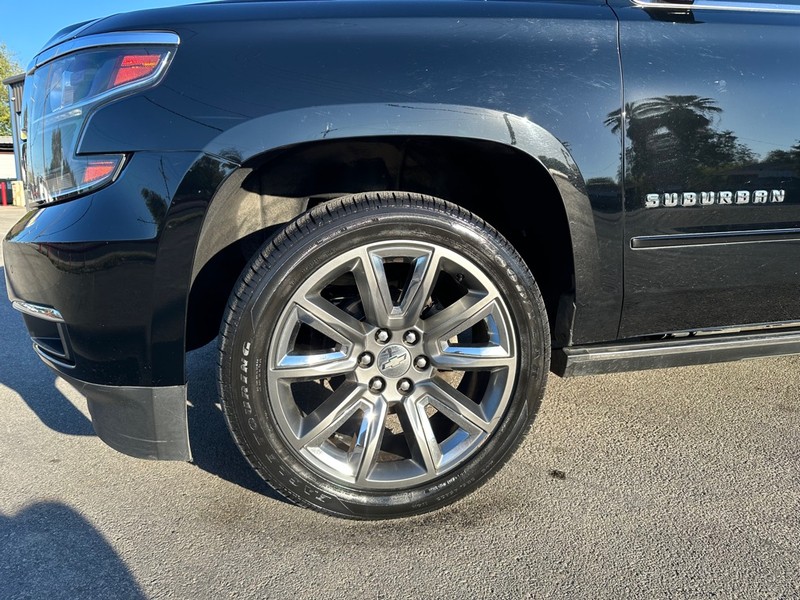 Chevrolet Suburban Vehicle Full-screen Gallery Image 08