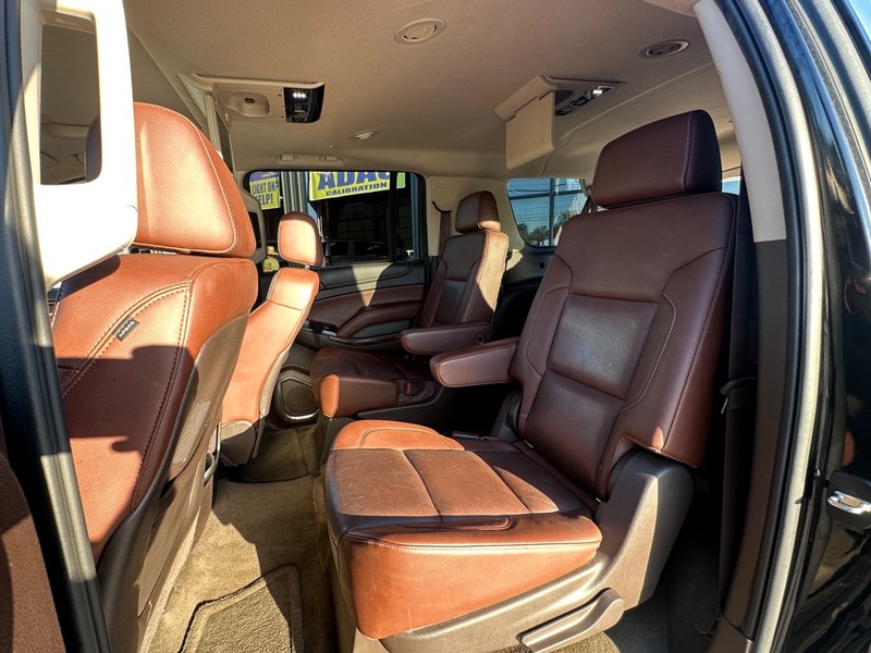 Chevrolet Suburban Vehicle Full-screen Gallery Image 16