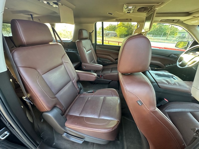 Chevrolet Suburban Vehicle Full-screen Gallery Image 20