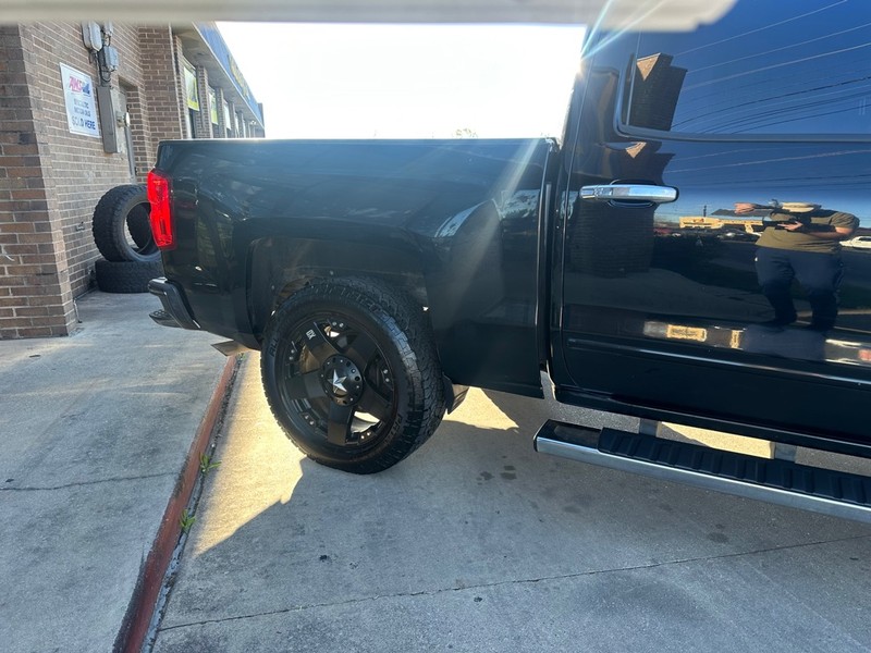 Chevrolet Silverado 1500 Vehicle Full-screen Gallery Image 09
