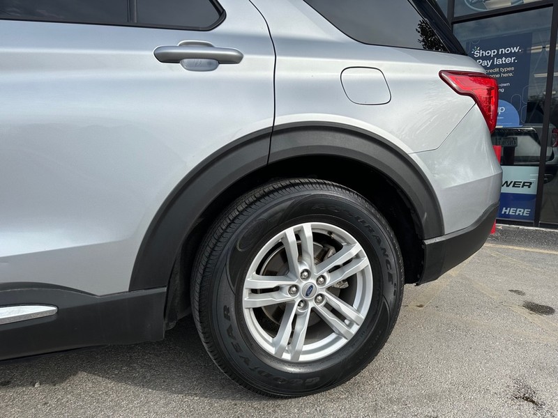 Ford Explorer Vehicle Full-screen Gallery Image 05