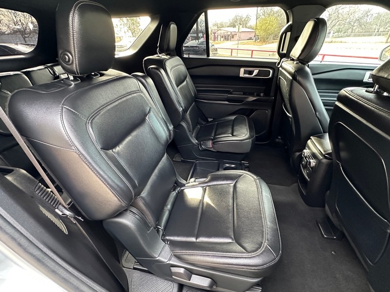 Ford Explorer Vehicle Full-screen Gallery Image 17