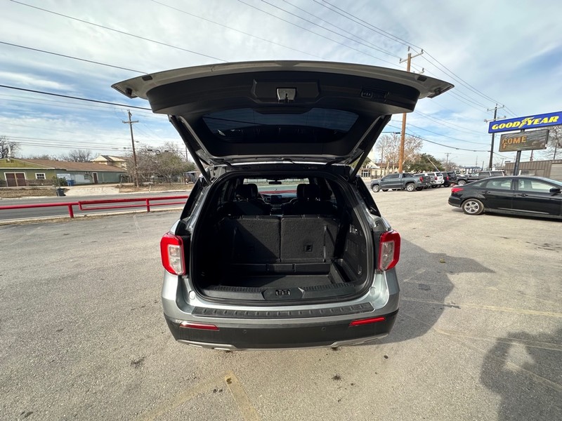 Ford Explorer Vehicle Full-screen Gallery Image 21