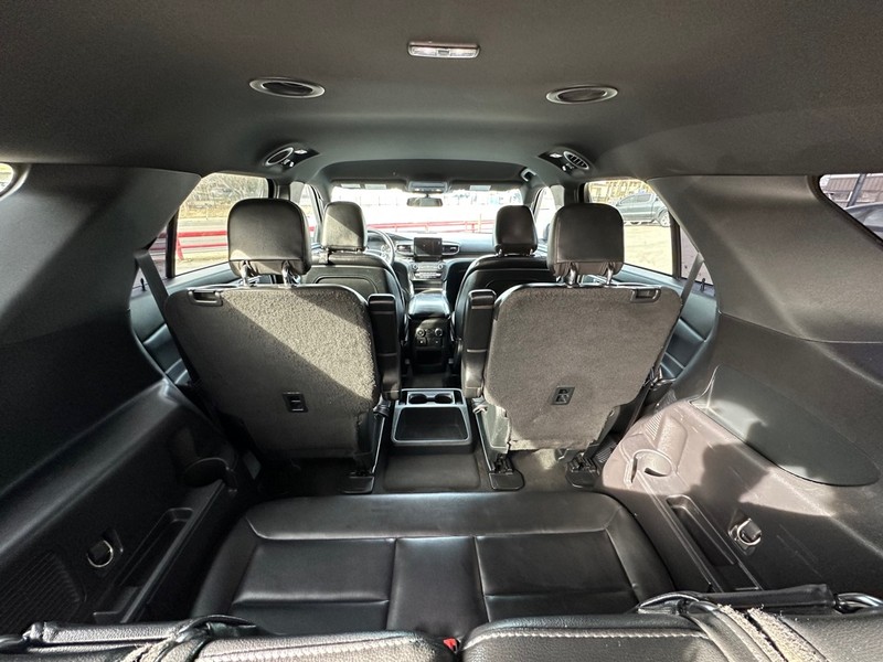 Ford Explorer Vehicle Full-screen Gallery Image 23