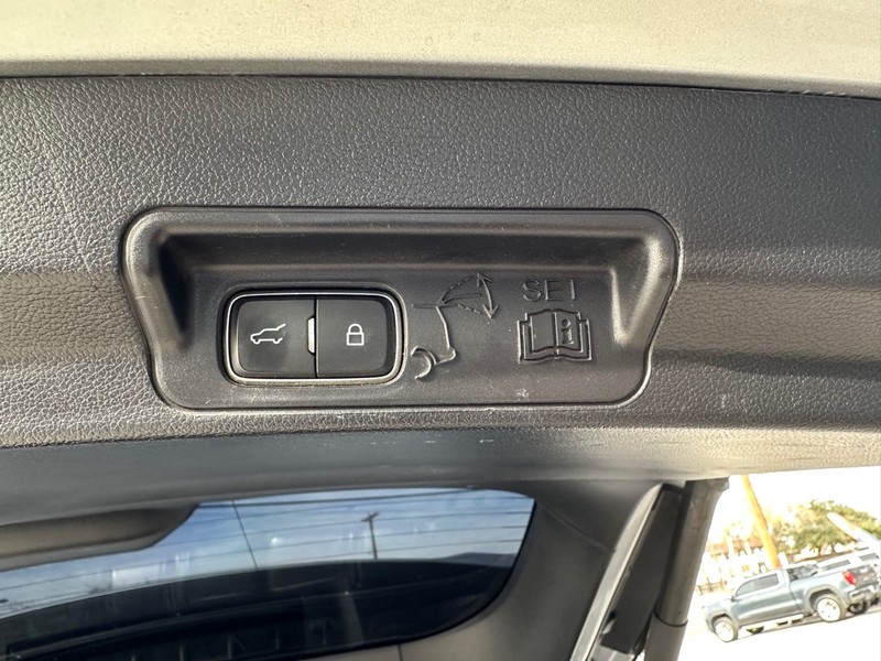 Ford Explorer Vehicle Full-screen Gallery Image 24