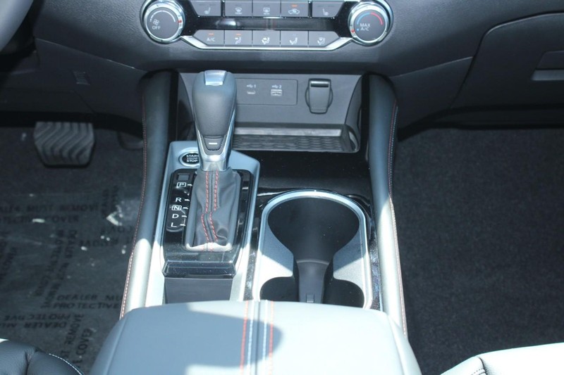 Nissan Altima Vehicle Image 17