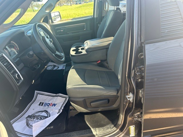 2019 RAM 1500 Classic 4WD SLT Crew Cab photo