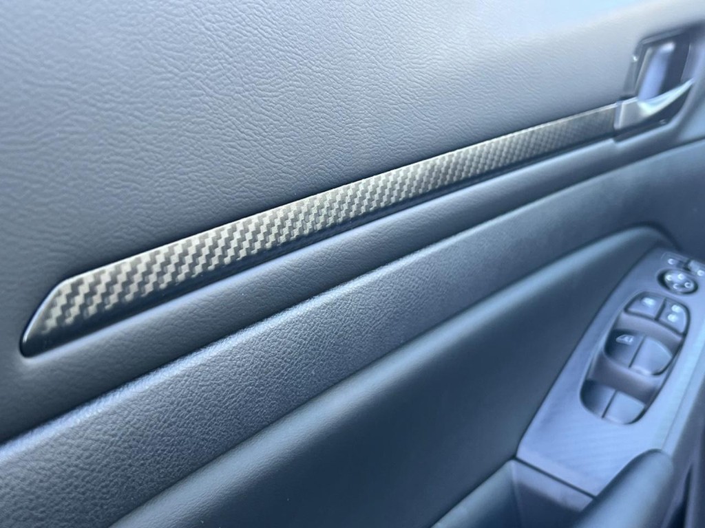 Nissan Altima Vehicle Full-screen Gallery Image 06