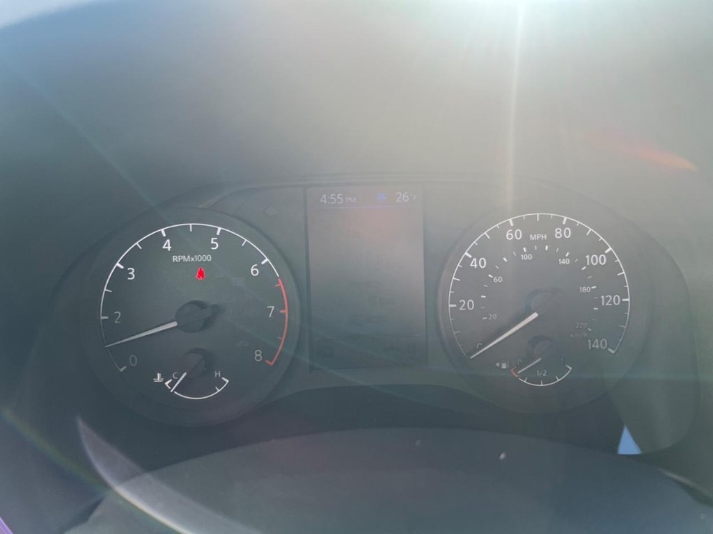 Nissan Altima Vehicle Full-screen Gallery Image 07