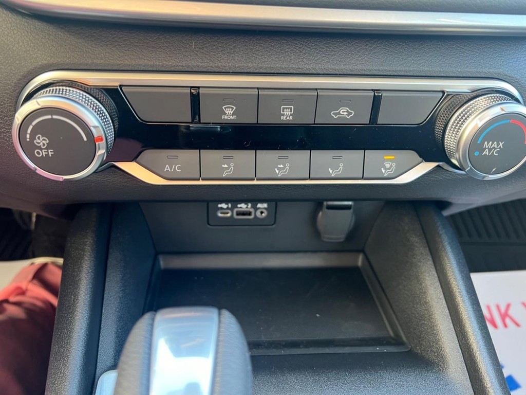 Nissan Altima Vehicle Full-screen Gallery Image 14