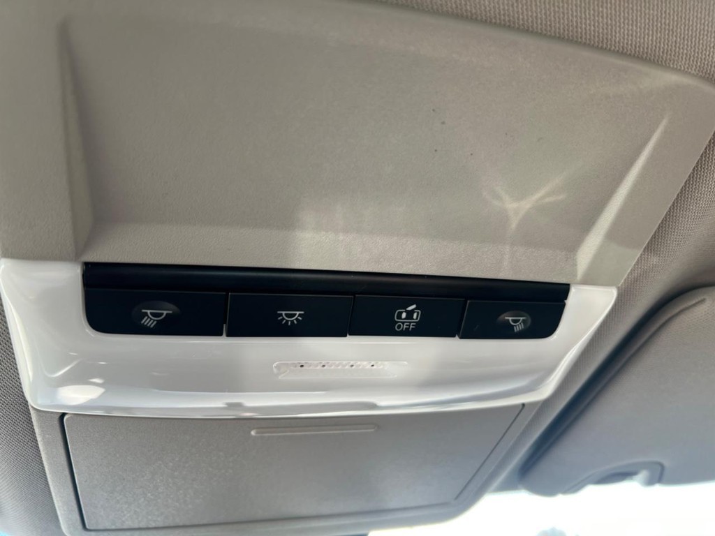 Nissan Altima Vehicle Full-screen Gallery Image 18