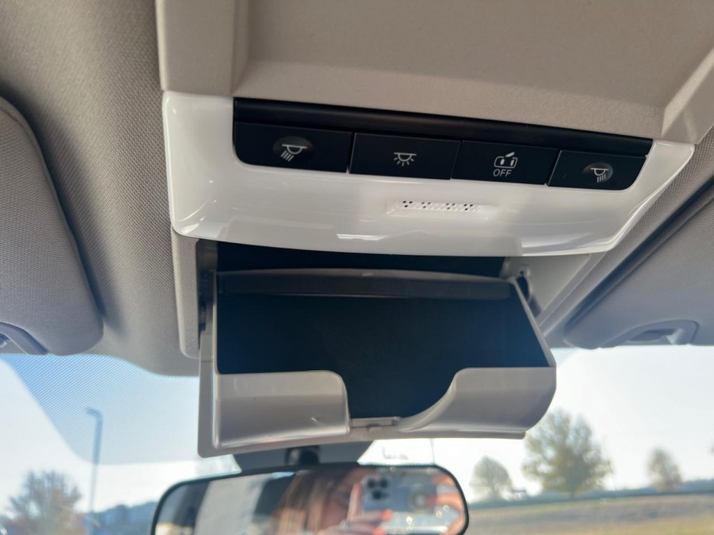 Nissan Altima Vehicle Full-screen Gallery Image 19