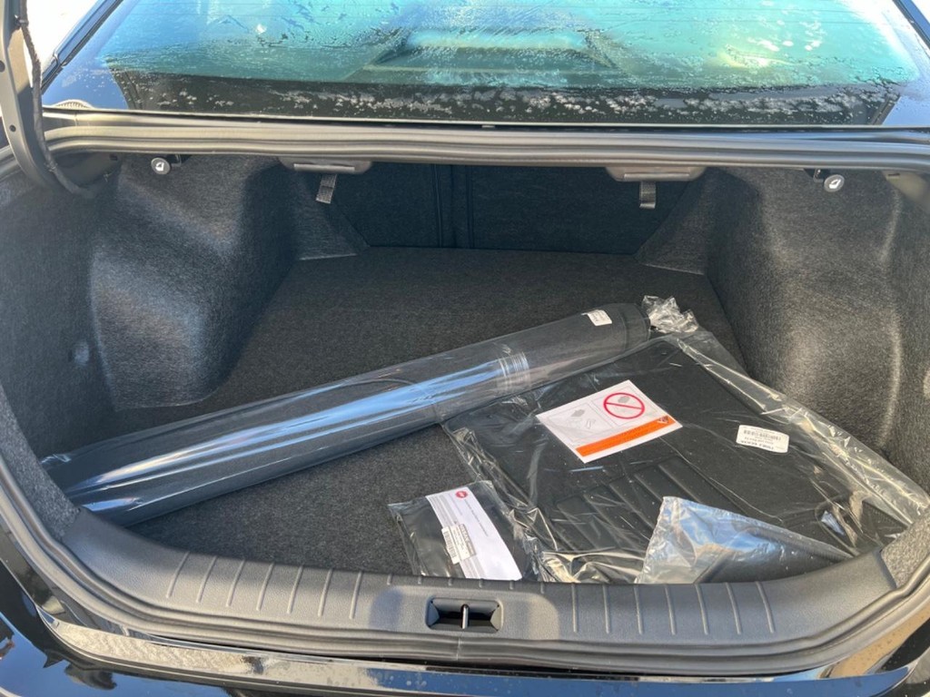 Nissan Altima Vehicle Full-screen Gallery Image 24