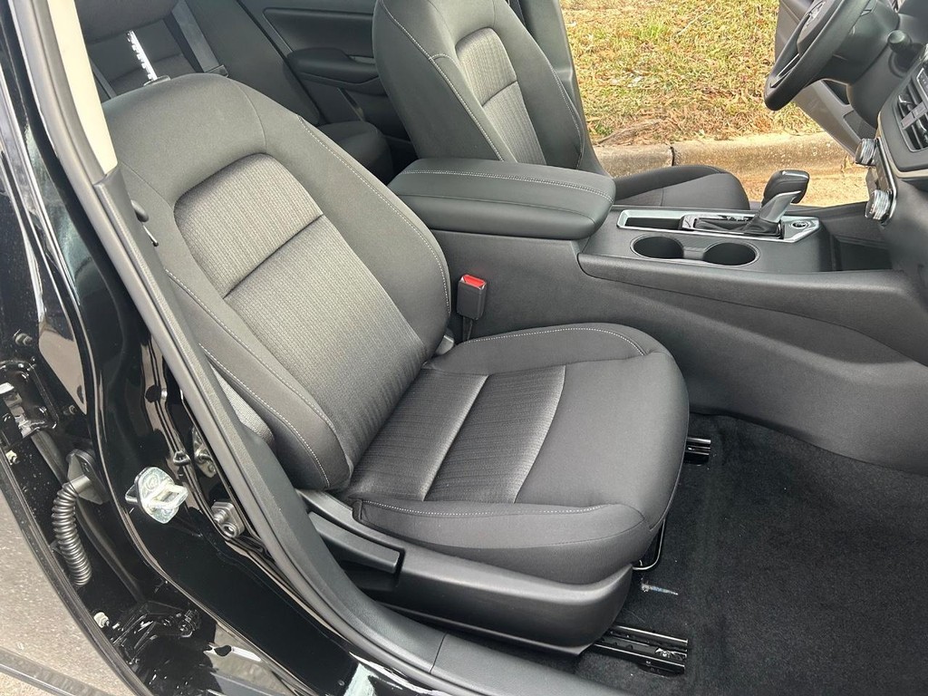 Nissan Altima Vehicle Full-screen Gallery Image 35