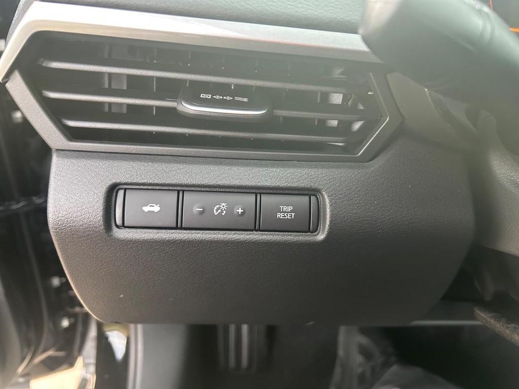 Nissan Altima Vehicle Full-screen Gallery Image 41