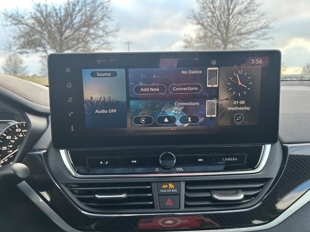 Nissan Altima Vehicle Full-screen Gallery Image 25