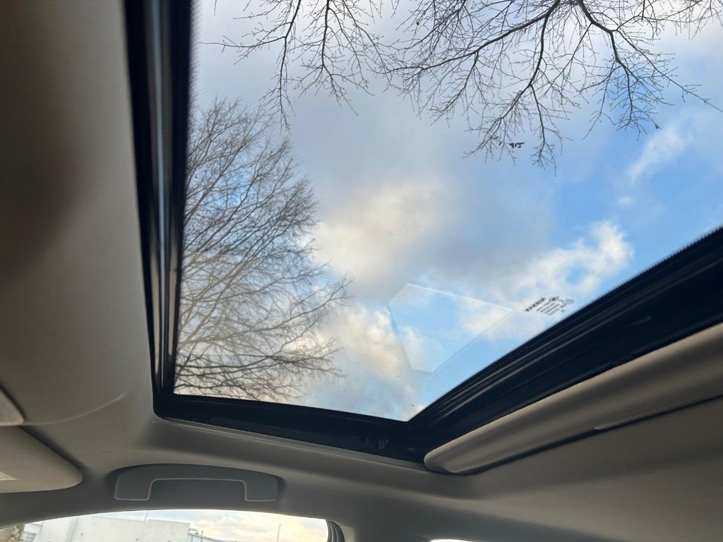 Nissan Altima Vehicle Full-screen Gallery Image 27