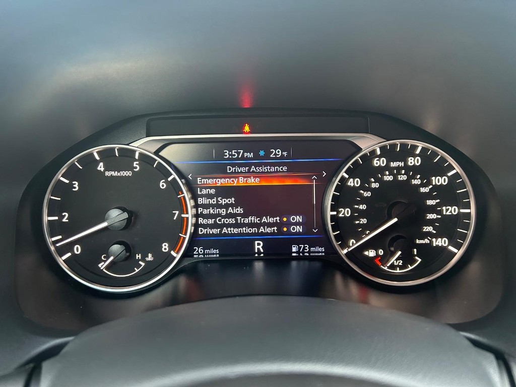 Nissan Altima Vehicle Full-screen Gallery Image 32