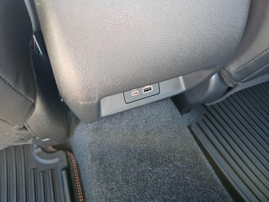 Nissan Altima Vehicle Full-screen Gallery Image 07