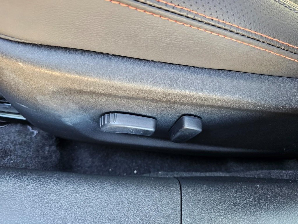 Nissan Altima Vehicle Full-screen Gallery Image 10