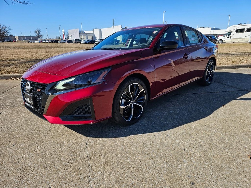 Nissan Altima Vehicle Full-screen Gallery Image 19