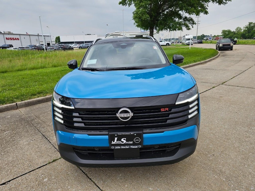 Nissan Kicks Vehicle Full-screen Gallery Image 02