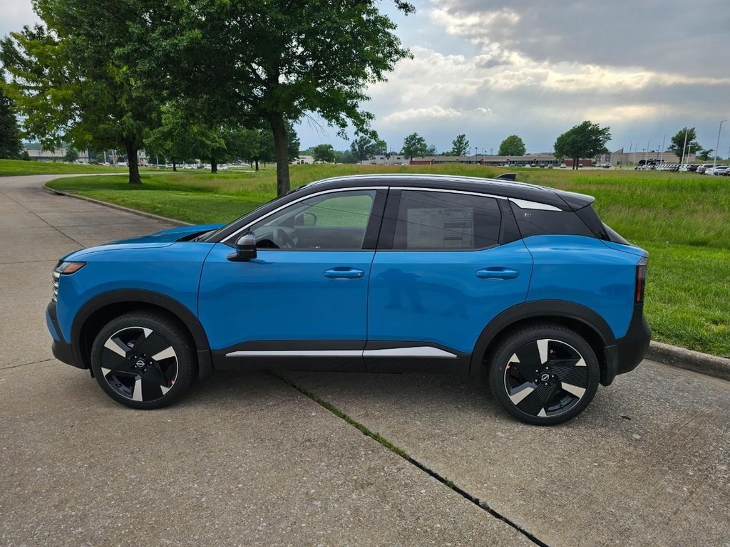 Nissan Kicks Vehicle Full-screen Gallery Image 04