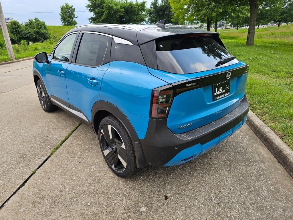 Nissan Kicks Vehicle Full-screen Gallery Image 06