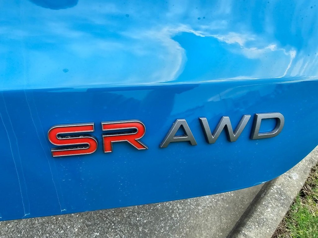 Nissan Kicks Vehicle Full-screen Gallery Image 08