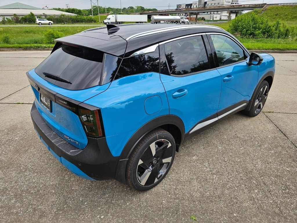 Nissan Kicks Vehicle Full-screen Gallery Image 10