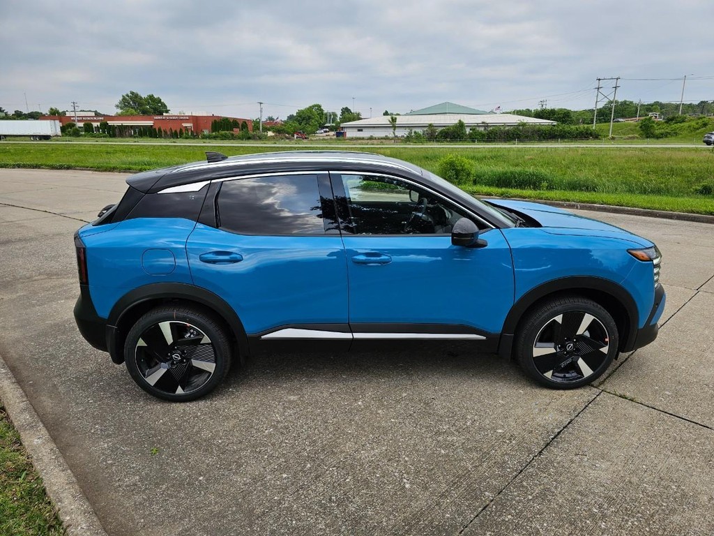 Nissan Kicks Vehicle Full-screen Gallery Image 11