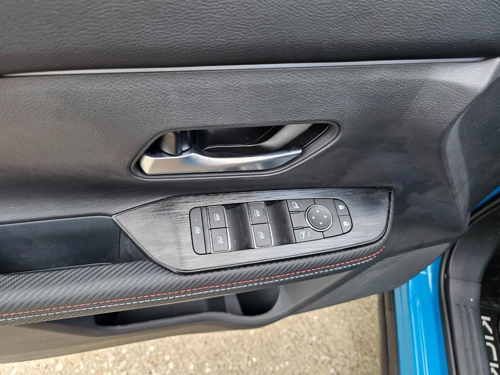 Nissan Kicks Vehicle Full-screen Gallery Image 17