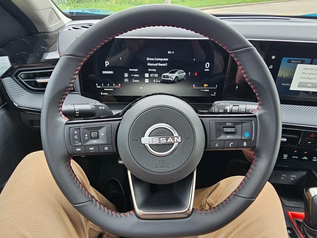 Nissan Kicks Vehicle Full-screen Gallery Image 19