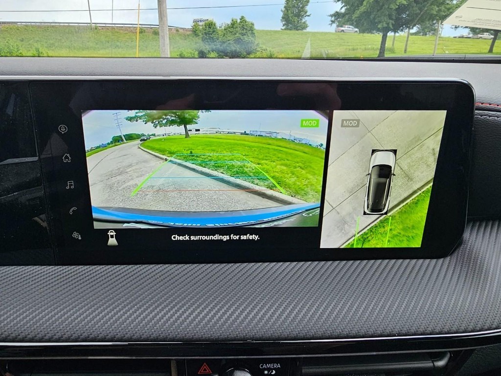 Nissan Kicks Vehicle Full-screen Gallery Image 21