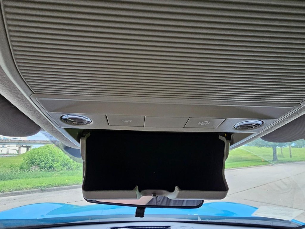 Nissan Kicks Vehicle Full-screen Gallery Image 22