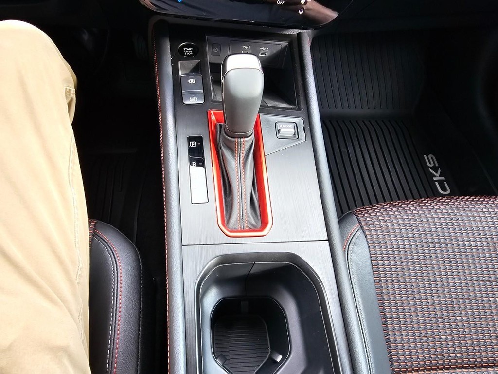 Nissan Kicks Vehicle Full-screen Gallery Image 26