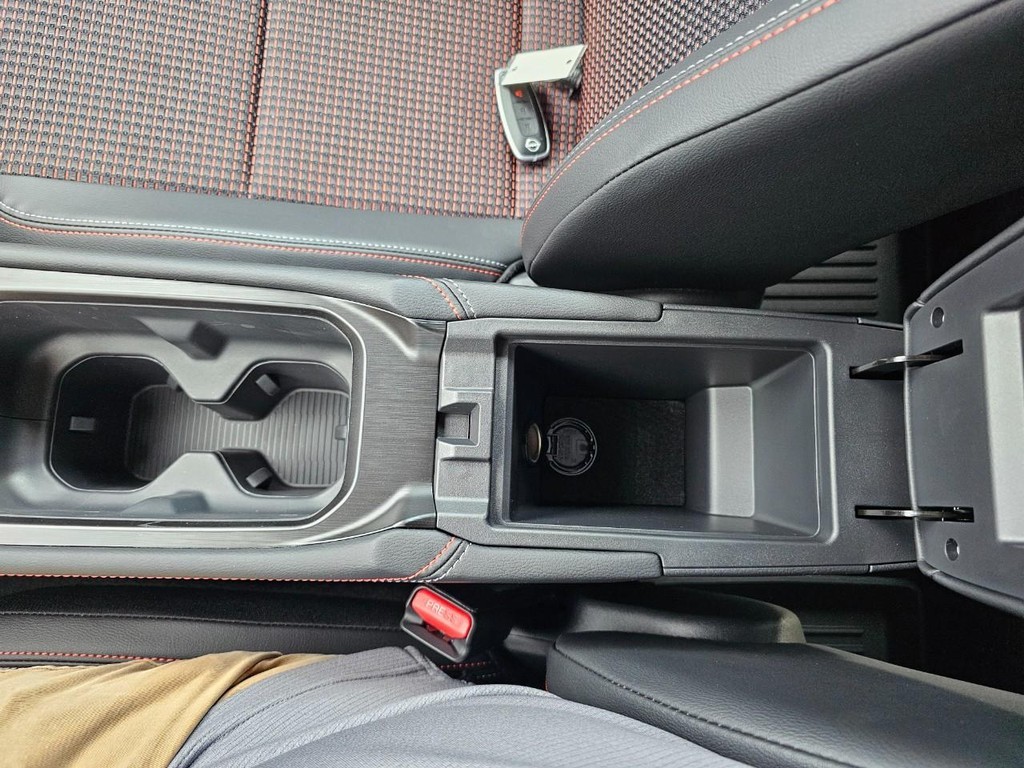 Nissan Kicks Vehicle Full-screen Gallery Image 27