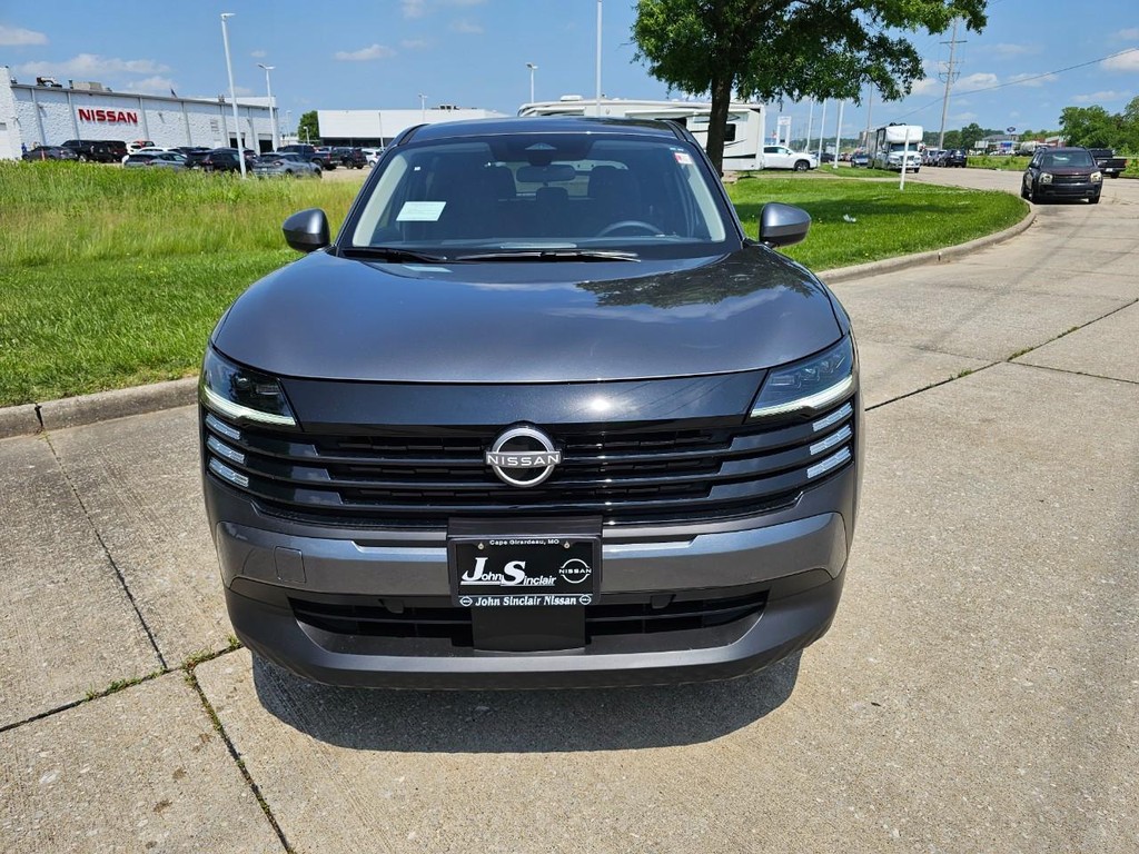 Nissan Kicks Vehicle Full-screen Gallery Image 02