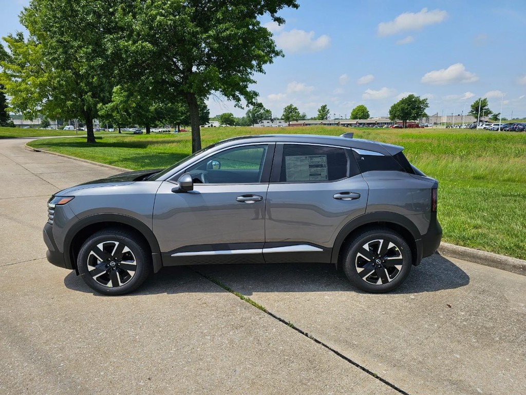Nissan Kicks Vehicle Full-screen Gallery Image 04