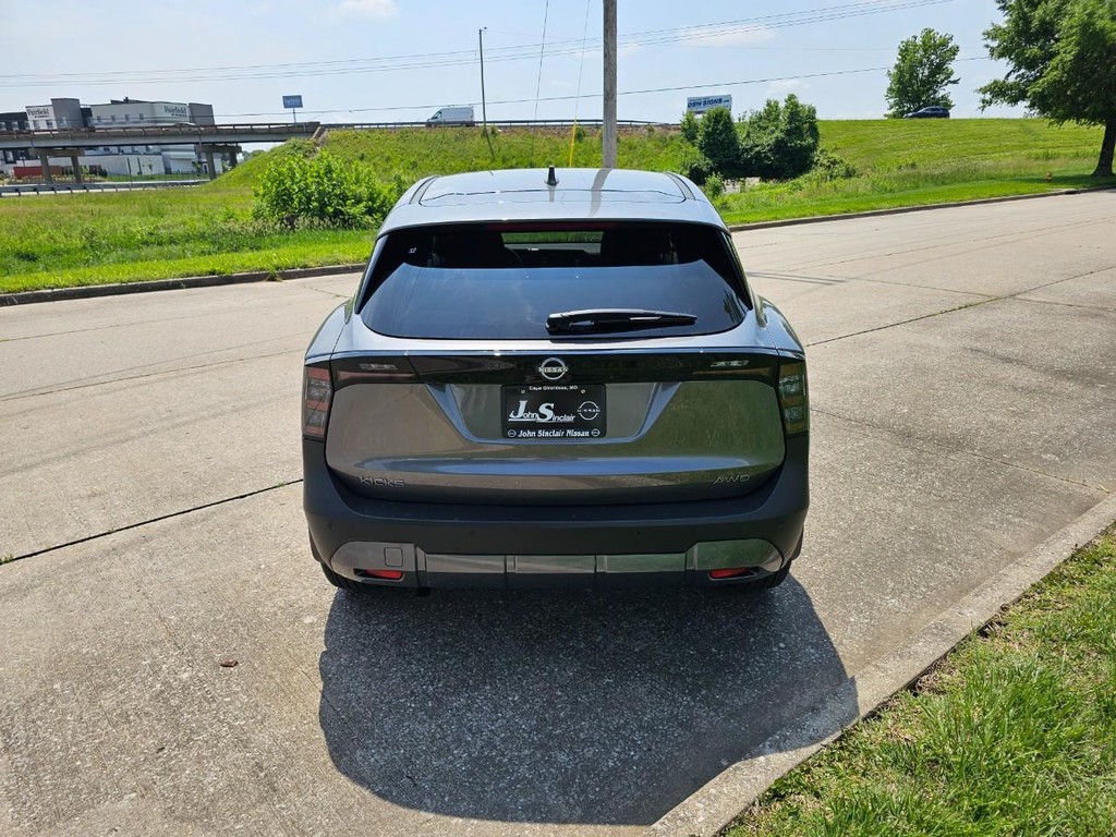 Nissan Kicks Vehicle Full-screen Gallery Image 07