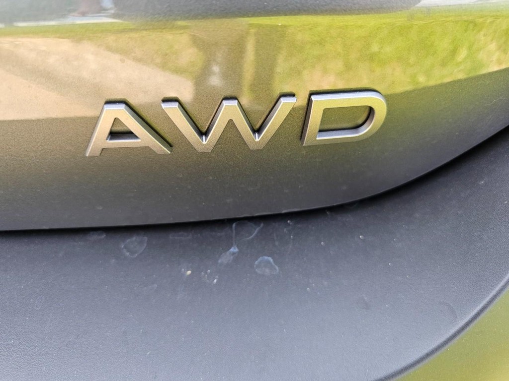 Nissan Kicks Vehicle Full-screen Gallery Image 08