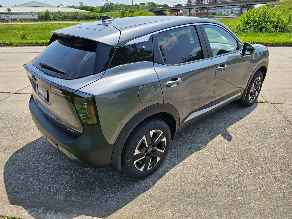 Nissan Kicks Vehicle Full-screen Gallery Image 10